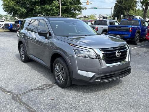 2024 Nissan Pathfinder S