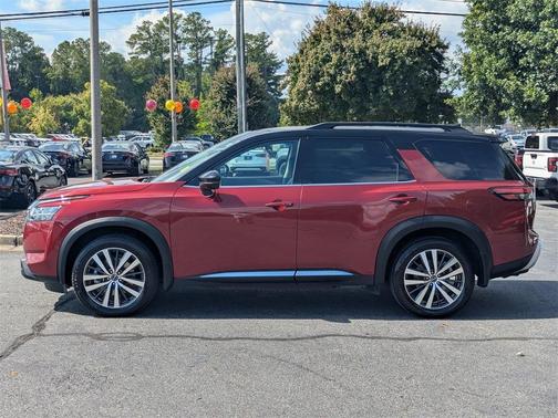 2022 Nissan Pathfinder Platinum