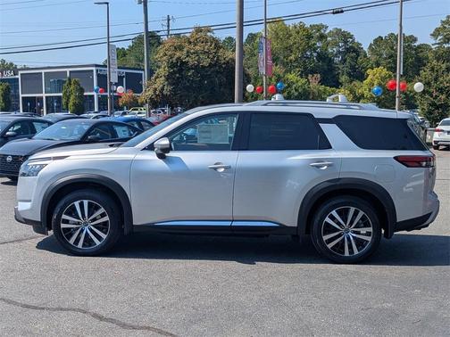 2025 Nissan Pathfinder Platinum