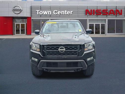 Black 2024 Nissan Frontier SV