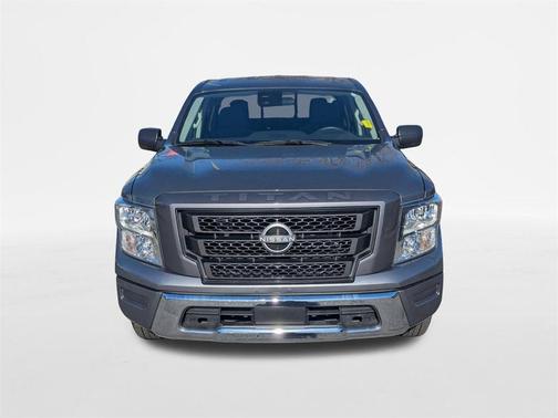 2023 Nissan Titan SV