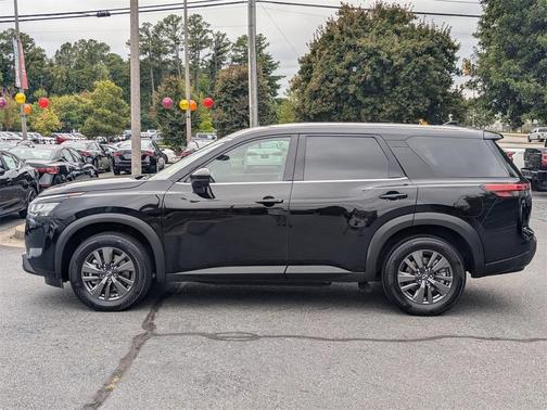 2022 Nissan Pathfinder S