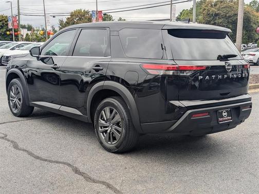 2022 Nissan Pathfinder S
