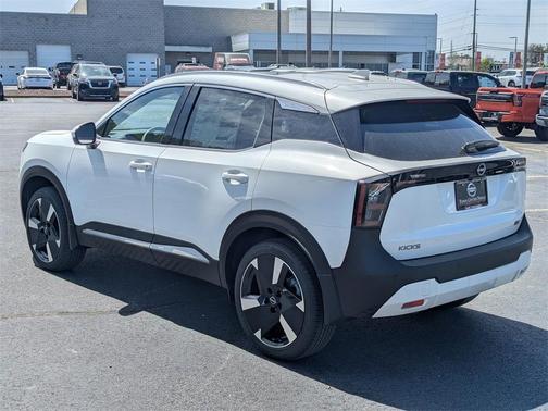 2025 Nissan Kicks SR