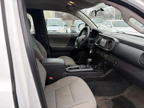 2016 Toyota Tacoma SR