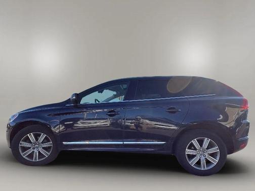 Magic Blue Metallic 2017 Volvo XC60 T5 Inscription