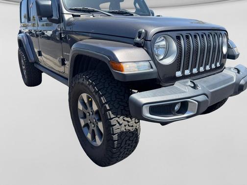 Granite Crystal Metallic Clearcoat 2018 Jeep Wrangler Unlimited Sahara