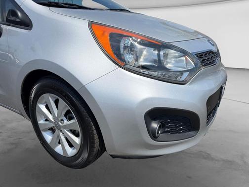 Bright Silver 2013 Kia Rio EX