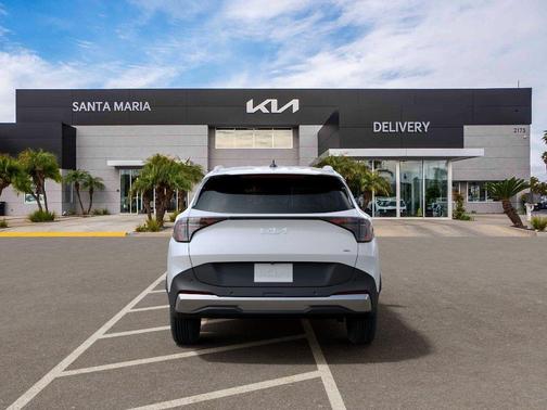 Snow White Pearl 2026 Kia Sportage X-Line