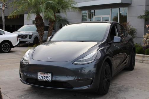 2022 Tesla Model Y Long Range Dual Motor All-Wheel Drive