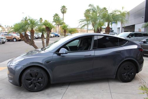 2022 Tesla Model Y Long Range Dual Motor All-Wheel Drive