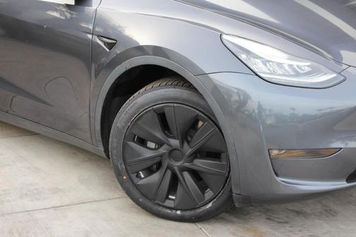 2022 Tesla Model Y Long Range Dual Motor All-Wheel Drive