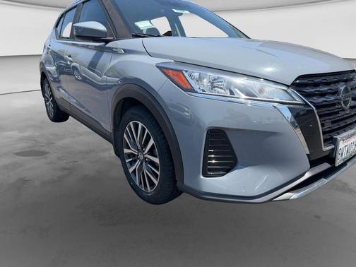 Boulder Gray Pearl 2021 Nissan Kicks SV