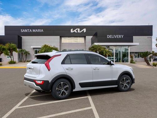 Snow White Pearl 2026 Kia Niro EX