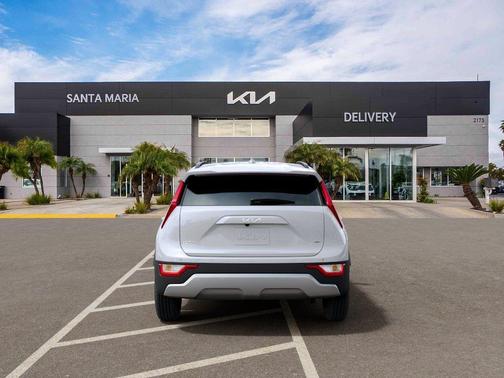 Snow White Pearl 2026 Kia Niro EX