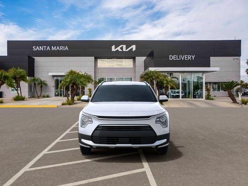 Snow White Pearl 2026 Kia Niro EX