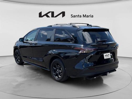 Midnight Black Metallic 2025 Toyota Sienna Woodland Edition