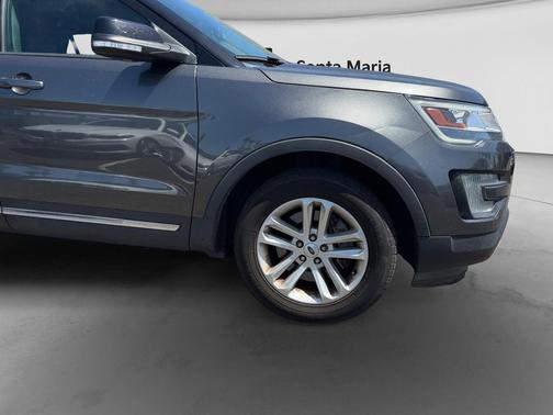 Magnetic 2017 Ford Explorer XLT