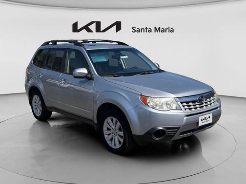 Ice Silver Metallic 2013 Subaru Forester 2.5X Premium