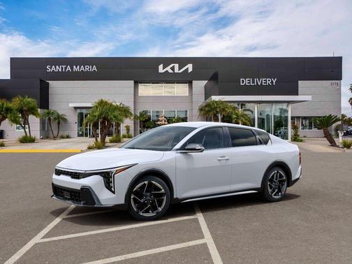 Snow White Pearl 2026 Kia K4 GT-Line