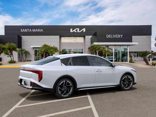Snow White Pearl 2026 Kia K4 GT-Line