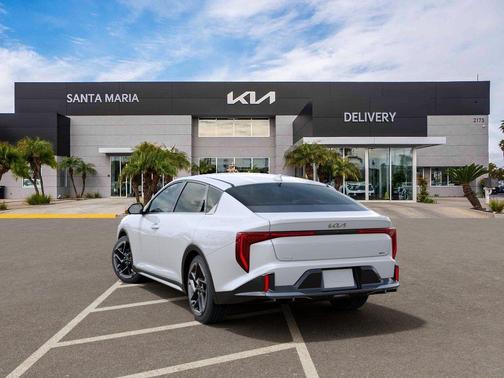 Snow White Pearl 2026 Kia K4 GT-Line