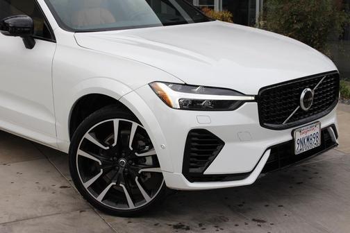 2025 Volvo XC60 Plug-In Hybrid T8 Ultra