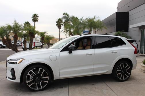 2025 Volvo XC60 Plug-In Hybrid T8 Ultra