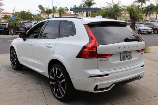 2025 Volvo XC60 Plug-In Hybrid T8 Ultra