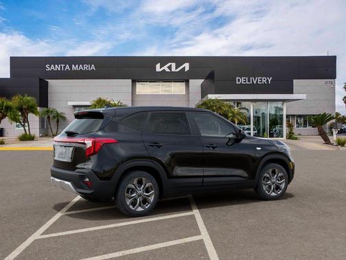 Fusion Black 2026 Kia Seltos LX