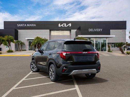 Fusion Black 2026 Kia Seltos LX