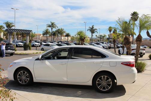 2017 Toyota Camry SE