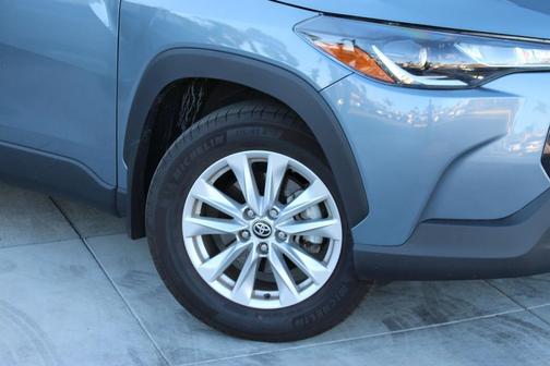 2025 Toyota Corolla Cross LE