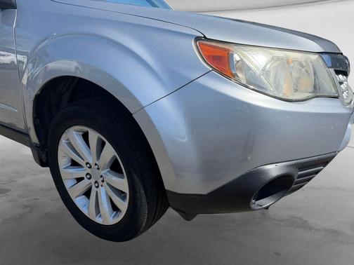 Ice Silver Metallic 2013 Subaru Forester 2.5X Premium