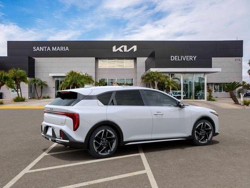 Snow White Pearl 2026 Kia K4 GT-Line