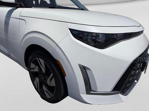 Snow White Pearl 2024 Kia Soul GT-Line