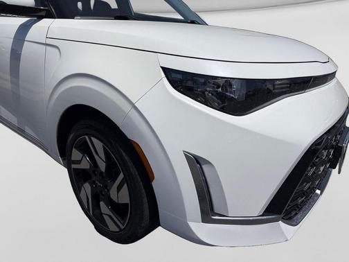 Snow White Pearl 2024 Kia Soul GT-Line