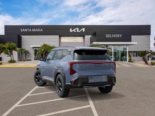 Pale Gray 2027 Kia Seltos X-Line S