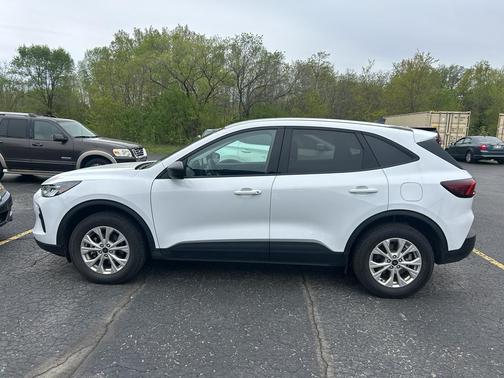 Oxford White 2025 Ford Escape Active