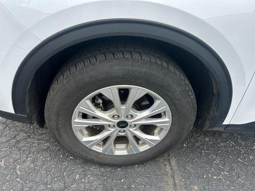 Oxford White 2025 Ford Escape Active