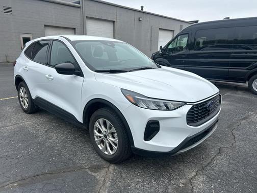 Oxford White 2025 Ford Escape Active