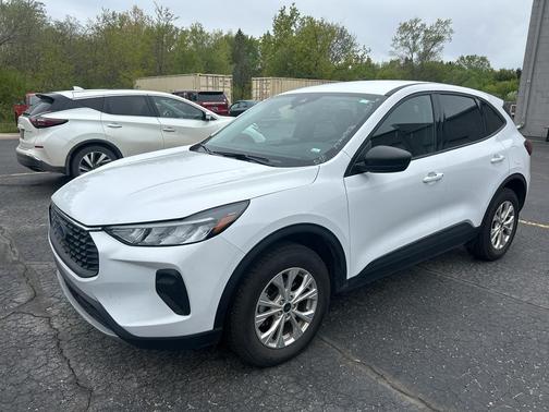 Oxford White 2025 Ford Escape Active