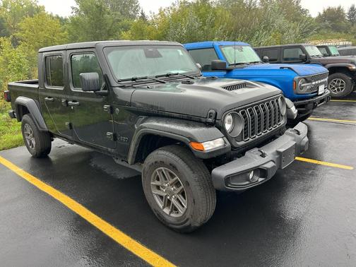 Black Clearcoat 2026 Jeep Gladiator Sport