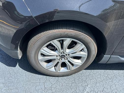 Agate Black Metallic 2024 Ford Edge Titanium