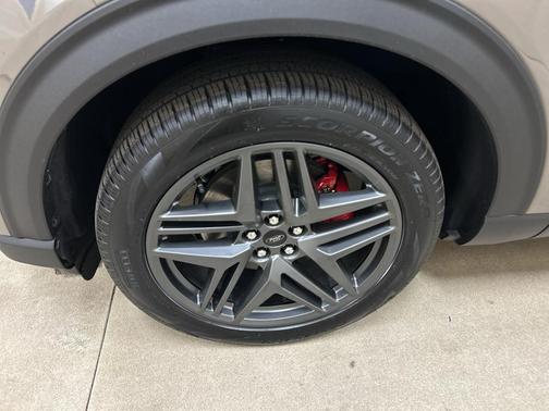 Gray 2026 Ford Explorer ST-Line