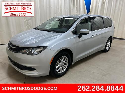 Silver Mist Clearcoat 2023 Chrysler Voyager LX