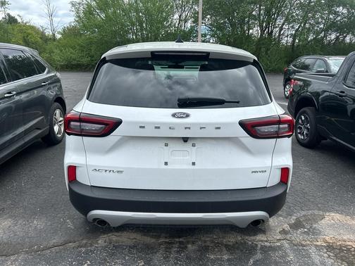 Oxford White 2025 Ford Escape Active