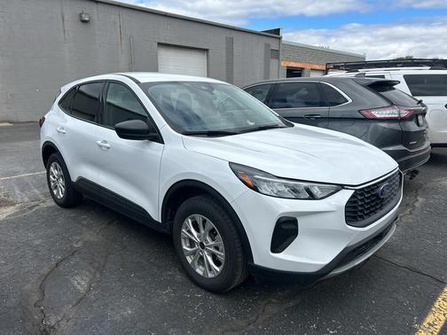 Oxford White 2025 Ford Escape Active