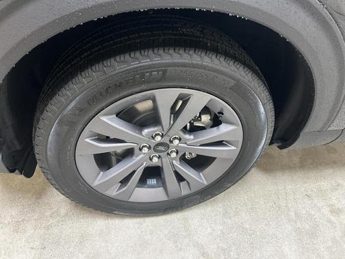 Agate Black Metallic 2026 Ford Explorer Active