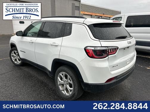 Bright White Clearcoat 2024 Jeep Compass Latitude